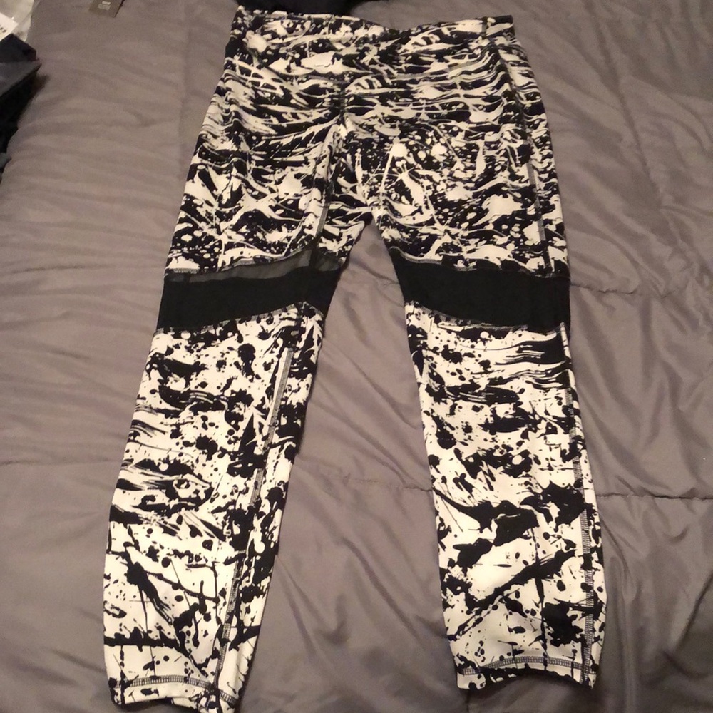 Black and white patterned workout leggings